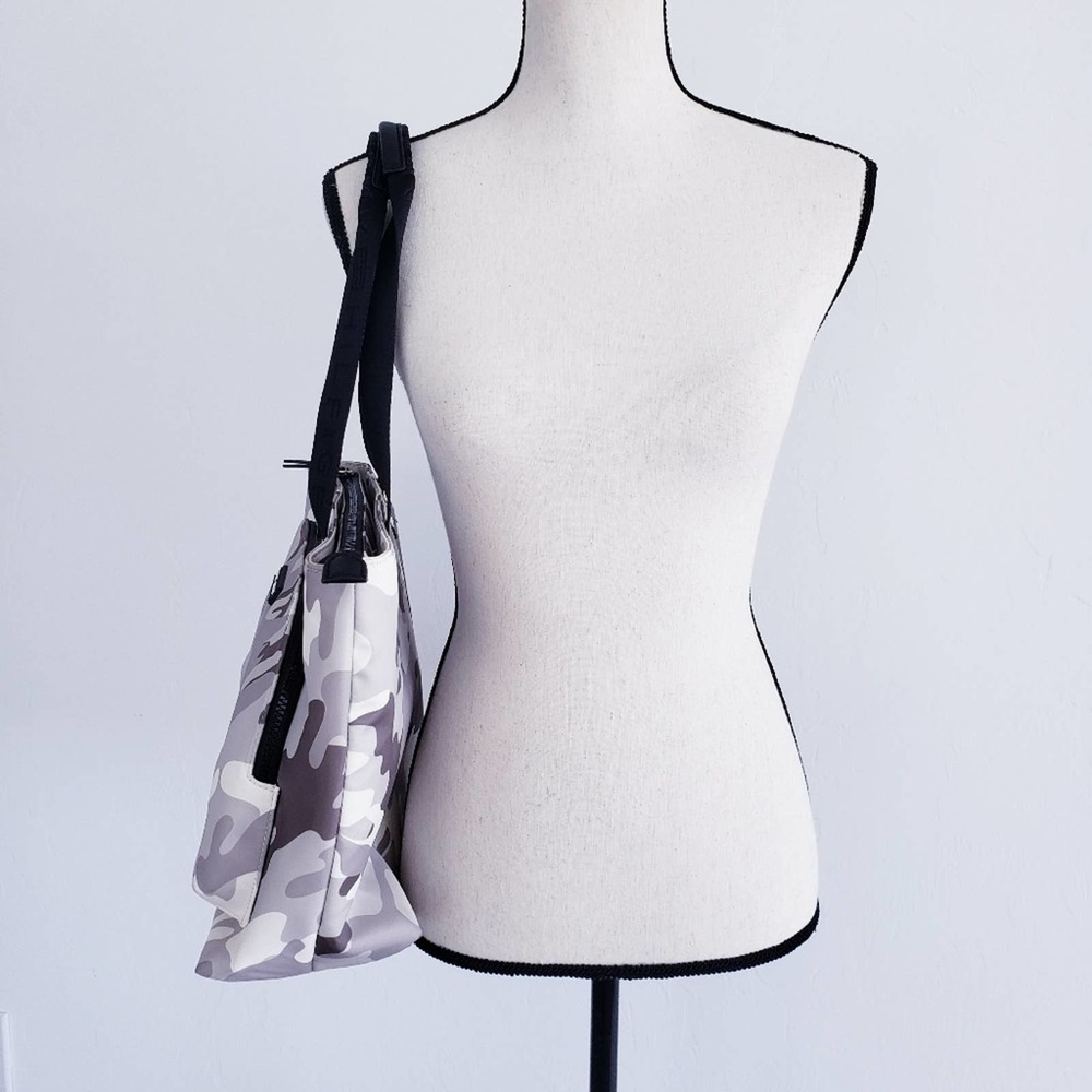Tommy Hilfiger Camo Tan/Brown/Khaki Tote Bag - Picture 3 of 7